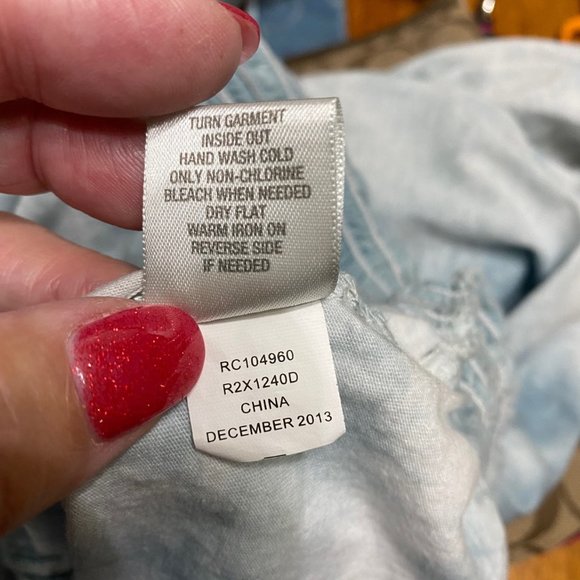 L Vintage Dress Barn Top w/Embroidered front and Rhinestones - Picture 11 of 11